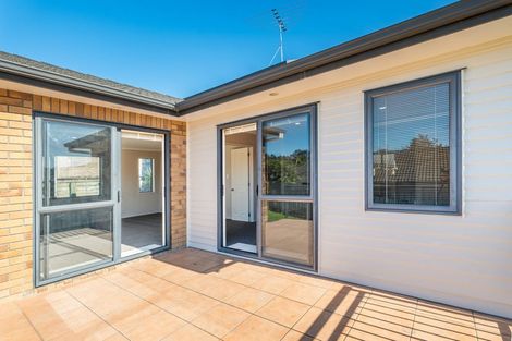 Photo of property in 100 George Deane Place, Greenhithe, Auckland, 0632