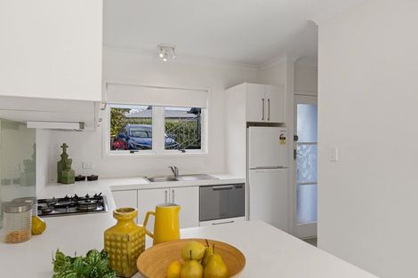 Photo of property in 2/133 Shakespeare Road, Milford, Auckland, 0620