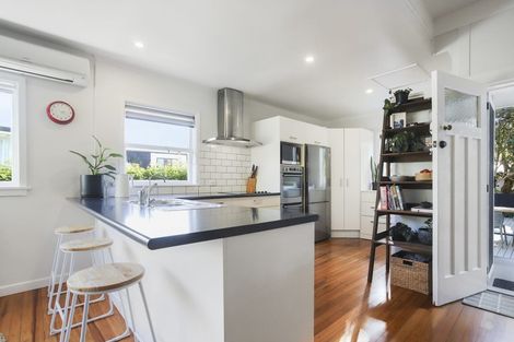 Photo of property in 58 Taylor Road, Mangere Bridge, Auckland, 2022