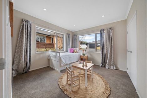 Photo of property in 5b Tupuhi Place, Highlands Park, New Plymouth, 4312