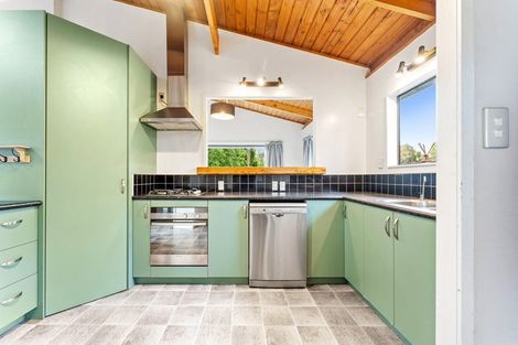 Photo of property in 16 Dobell Road, Stanmore Bay, Whangaparaoa, 0932