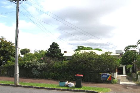 Photo of property in 34 Muripara Avenue, Point Chevalier, Auckland, 1022