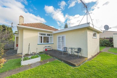 Photo of property in 64 Great North Road, Saint Johns Hill, Whanganui, 4500