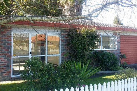 Photo of property in 2/13 Bunnythorpe Road, Papakura, 2110