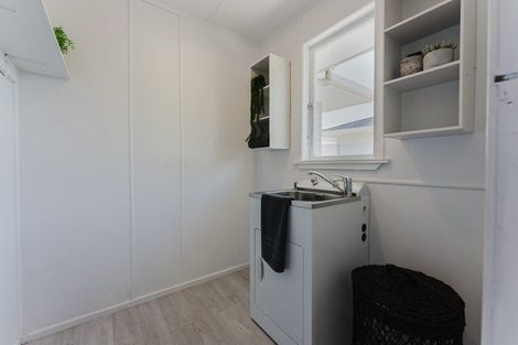 Photo of property in 215 Mangorei Road, Merrilands, New Plymouth, 4312