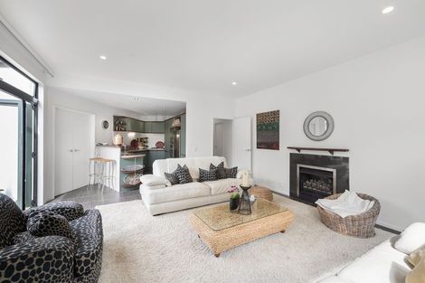 Photo of property in 2/8 Tui Glen Road, Birkenhead, Auckland, 0626