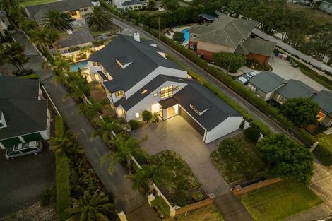 Photo of property in 235 Bleakhouse Road, Mellons Bay, Auckland, 2014