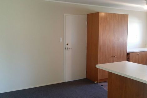 Photo of property in 2/13 Bunnythorpe Road, Papakura, 2110