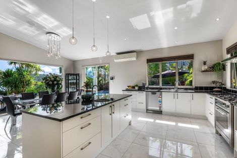 Photo of property in 29 Schopolo Place, Schnapper Rock, Auckland, 0632