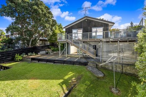 Photo of property in 15 Welland Place, Hillcrest, Auckland, 0627
