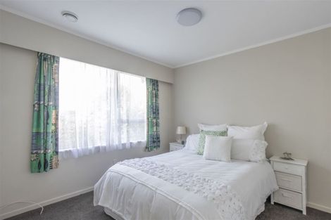 Photo of property in 96 Churton Drive, Churton Park, Wellington, 6037