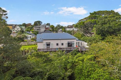 Photo of property in 28 Carrington Street, New Plymouth, 4310