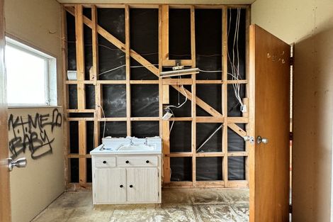 Photo of property in 95 Moorefield Road, Johnsonville, Wellington, 6037