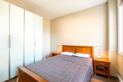 Photo of property in Devonport Apartments, 11/127 Saint Aubyn Street, New Plymouth, 4310