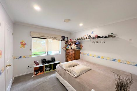 Photo of property in 2 Tir Conaill Avenue, Flat Bush, Auckland, 2019