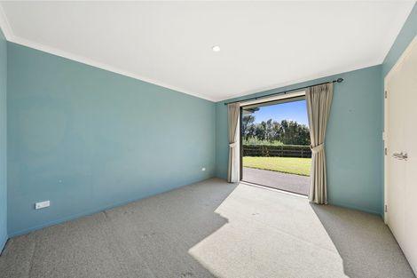 Photo of property in 58 Arrowsmith Road, Waitakere, Henderson, 0782