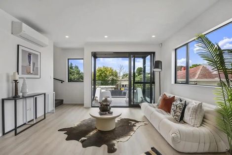 Photo of property in 10 Boyd Avenue, Mangere Bridge, Auckland, 2022