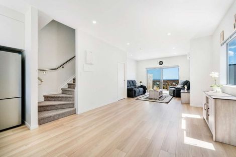 Photo of property in 11a Crestview Rise, Papakura, 2110