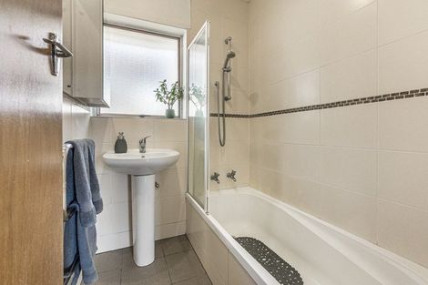 Photo of property in 2/12 Girrahween Drive, Totara Vale, Auckland, 0629