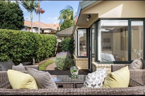 Photo of property in 8 Isaac Place, East Tamaki Heights, Auckland, 2016