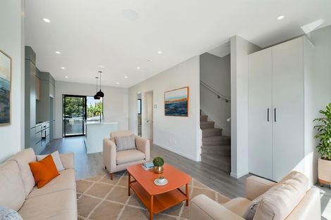 Photo of property in 1/107 Hobsonville Road, West Harbour, Auckland, 0618