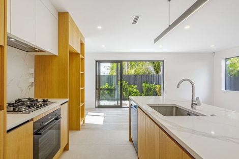 Photo of property in 71c Seaview Road, Castor Bay, Auckland, 0620