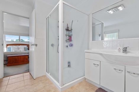 Photo of property in 37 Roys Road, Weymouth, Auckland, 2103