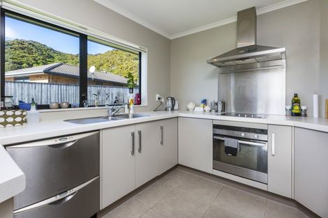 Photo of property in 4 Beaufort Close, Kingsley Heights, Upper Hutt, 5018