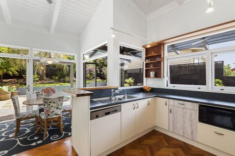 Photo of property in 3/130 Beach Road, Castor Bay, Auckland, 0620