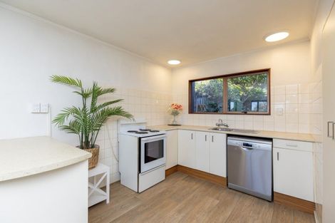 Photo of property in 30a Kakariki Grove, Waikanae, 5036