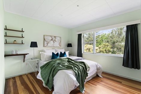 Photo of property in 42 West Lynn Road, Titirangi, Auckland, 0604