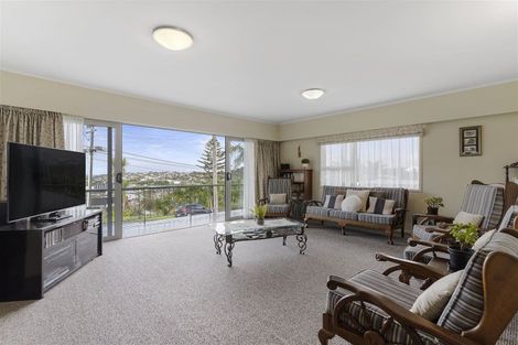 Photo of property in 1/76 Woodlands Crescent, Browns Bay, Auckland, 0630