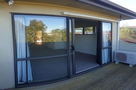 Photo of property in 22 Baulcomb Parade, Windsor Park, Auckland, 0632