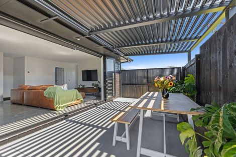 Photo of property in 1 Rehua Place, Waiwhakaiho, New Plymouth, 4312