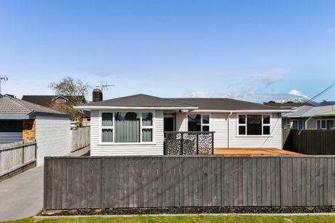Photo of property in 3 Smith Road, Merrilands, New Plymouth, 4312