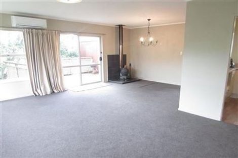 Photo of property in 4/649 Beach Road, Rothesay Bay, Auckland, 0630