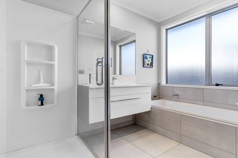 Photo of property in 14 Cassinia Close, Papamoa Beach, Papamoa, 3118