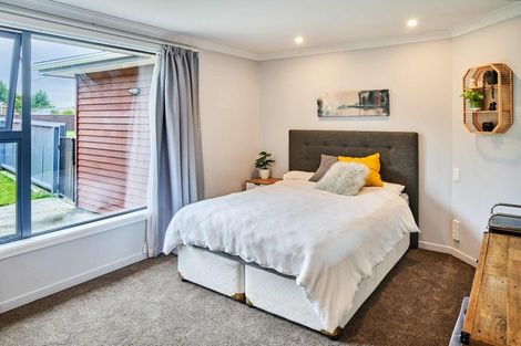 Photo of property in 15 Tirowhanga Road, Paremata, Porirua, 5024