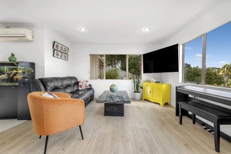 Photo of property in 3 Fairchild Avenue, Goodwood Heights, Auckland, 2105