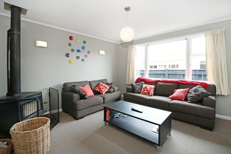 Photo of property in 5 Stirling Crescent, Hokowhitu, Palmerston North, 4410