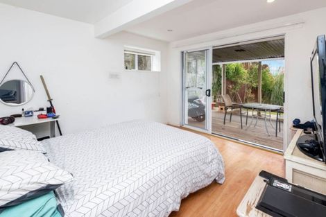 Photo of property in 21 Bert Wilson Place, Cockle Bay, Auckland, 2014