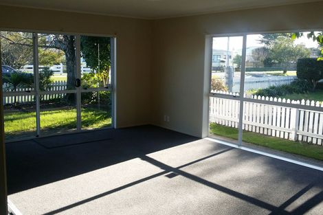 Photo of property in 2/13 Bunnythorpe Road, Papakura, 2110