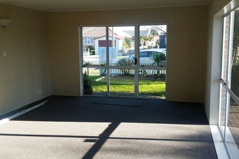 Photo of property in 2/13 Bunnythorpe Road, Papakura, 2110
