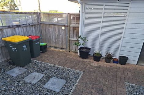 Photo of property in 84/2 Armoy Drive, East Tamaki, Auckland, 2016