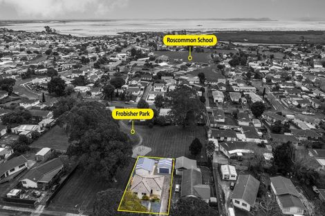 Photo of property in 367 Roscommon Road, Clendon Park, Auckland, 2103