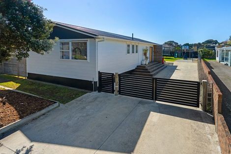 Photo of property in 4 Robert Mckeen Street, Otaki Beach, Otaki, 5512