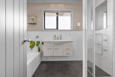Photo of property in 27 Kingston Street, Albert Town, Wanaka, 9305