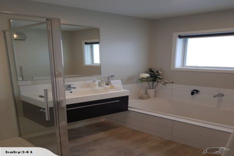 Photo of property in 1 Waipunahau Road, Waikanae, 5036