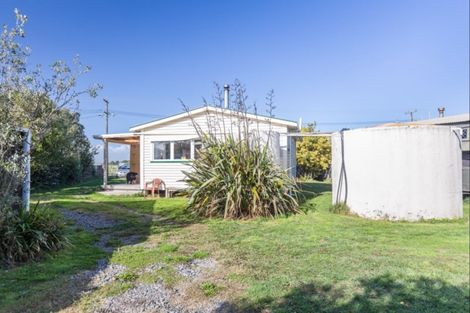 Photo of property in 18 Punga Street, Tangimoana, 4822