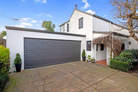 Photo of property in 2/82 Maidstone Road, Ilam, Christchurch, 8041